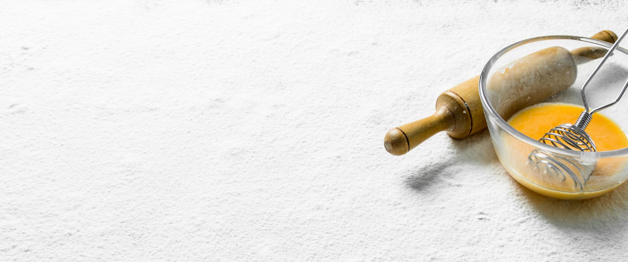 Einladende Werkstatt-Ansicht mit Tisch